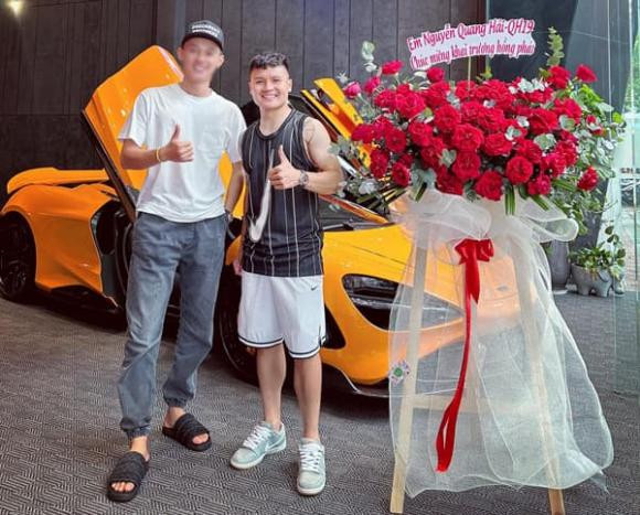 Quang Hai vua ve nuoc, ban gai up mo chuyen cong khai tinh cam