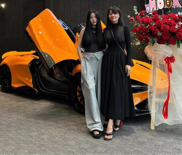 Cùng thời điểm, Chu Thanh Huyền cũng đăng ảnh ở góc tương tự trên trang cá nhân.