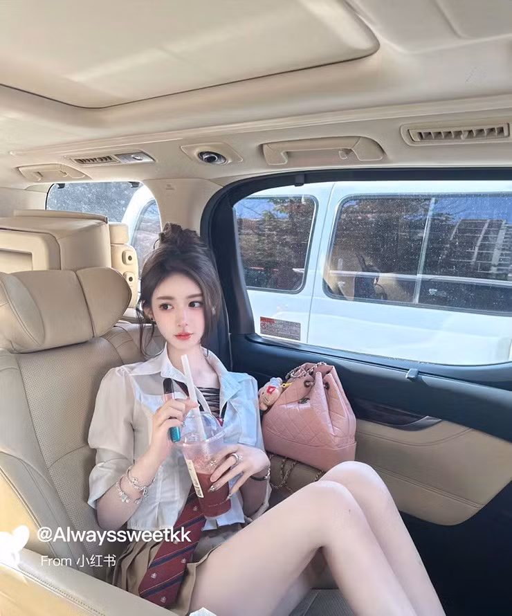 Tất cả những yếu tố này khiến cô khiến không ít cô gái phải ghen tị.