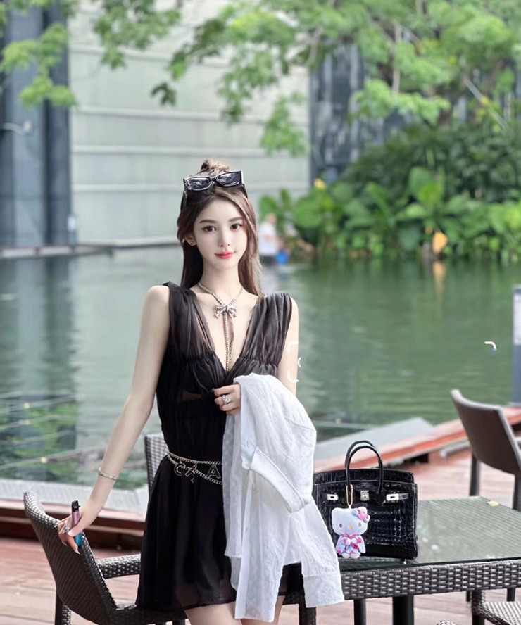 Dù biến hóa trong phong cách nào thì cô cũng đều rất xinh đẹp.