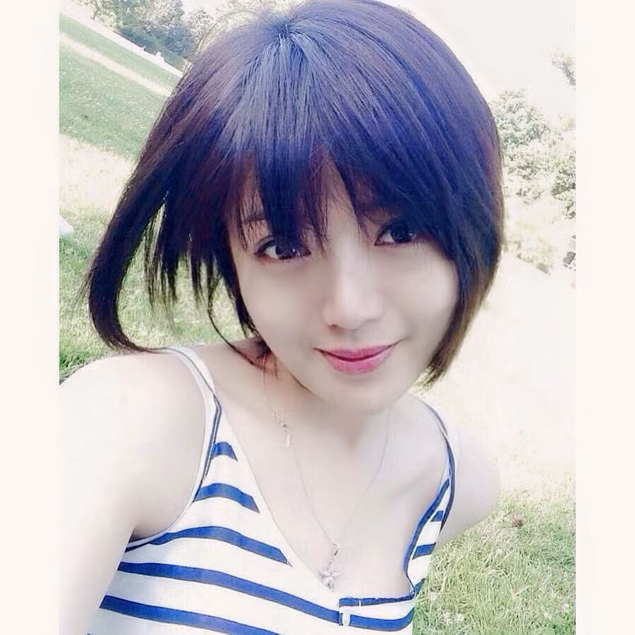 Tú Linh là cái tên không còn xa lạ với nhiều người, đặc biệt là những ai yêu mến CLB Manchester United khi cô nàng là fan nhiệt thành của đội bóng có biệt danh "Quỷ đỏ thành Manchester".