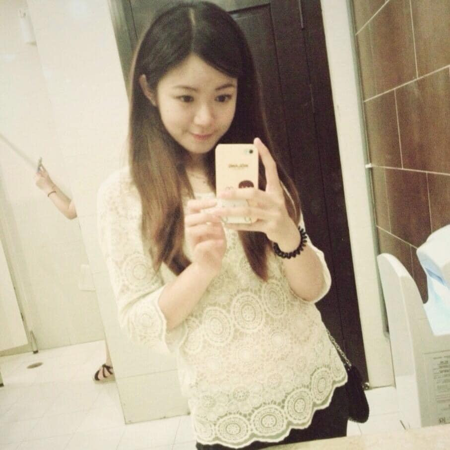 Tự nhận xét về bản thân, Tú Linh chia sẻ mình là mẫu người đơn giản, thẳng thắn, biết cân bằng và cũng hơi trẻ con một chút.