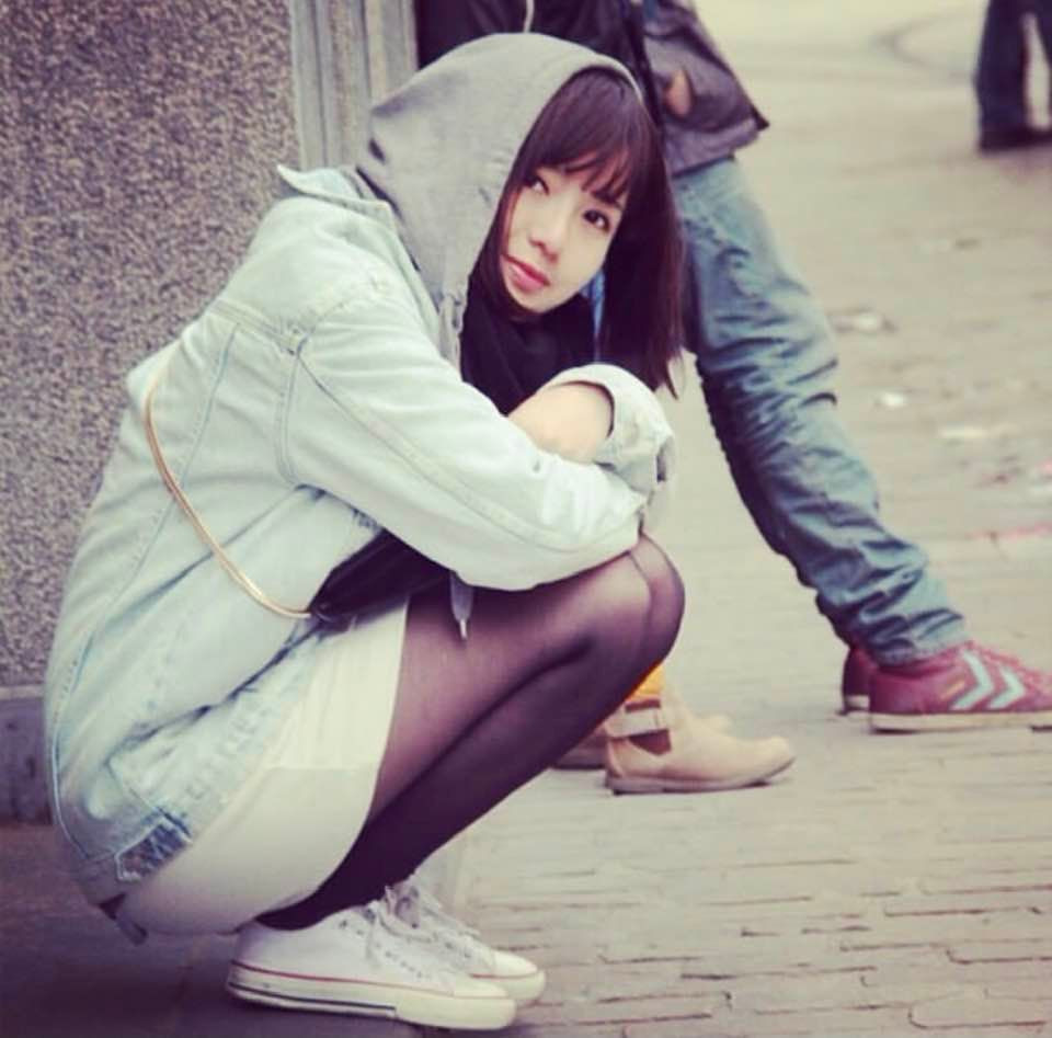 Tấm ảnh cũ của MC Tú Linh ngay lập tức nhận được sự chú ý của netizen. Nhiều người đã để lại comment như: "Tóc ngắn vẫn xinh lắm", "Tú Linh ngày đó đẹp chuẩn ngây thơ"...