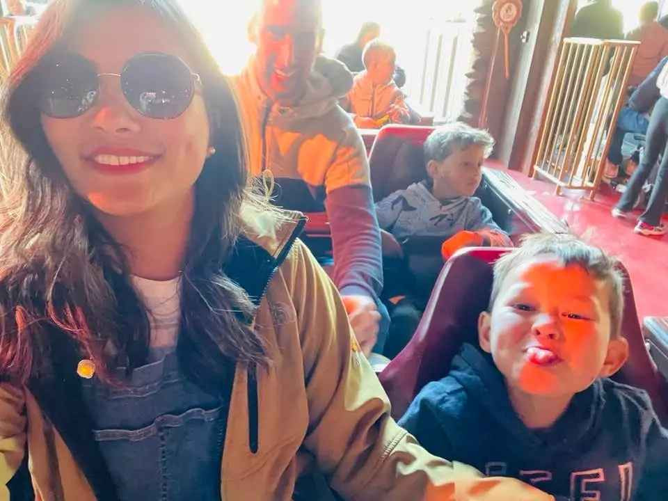 Được biết, 4 người vừa có chuyến du lịch tại Pháp. Lò Thị Mai cho hay đây là một trong những khoảng thời gian hạnh phúc, quý giá nhất của cuộc đời mình.