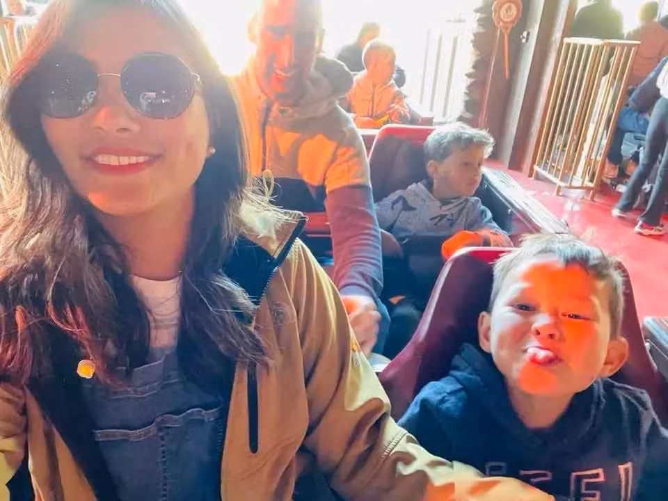 Được biết, 4 người vừa có chuyến du lịch tại Pháp. Lò Thị Mai cho hay đây là một trong những khoảng thời gian hạnh phúc, quý giá nhất của cuộc đời mình.