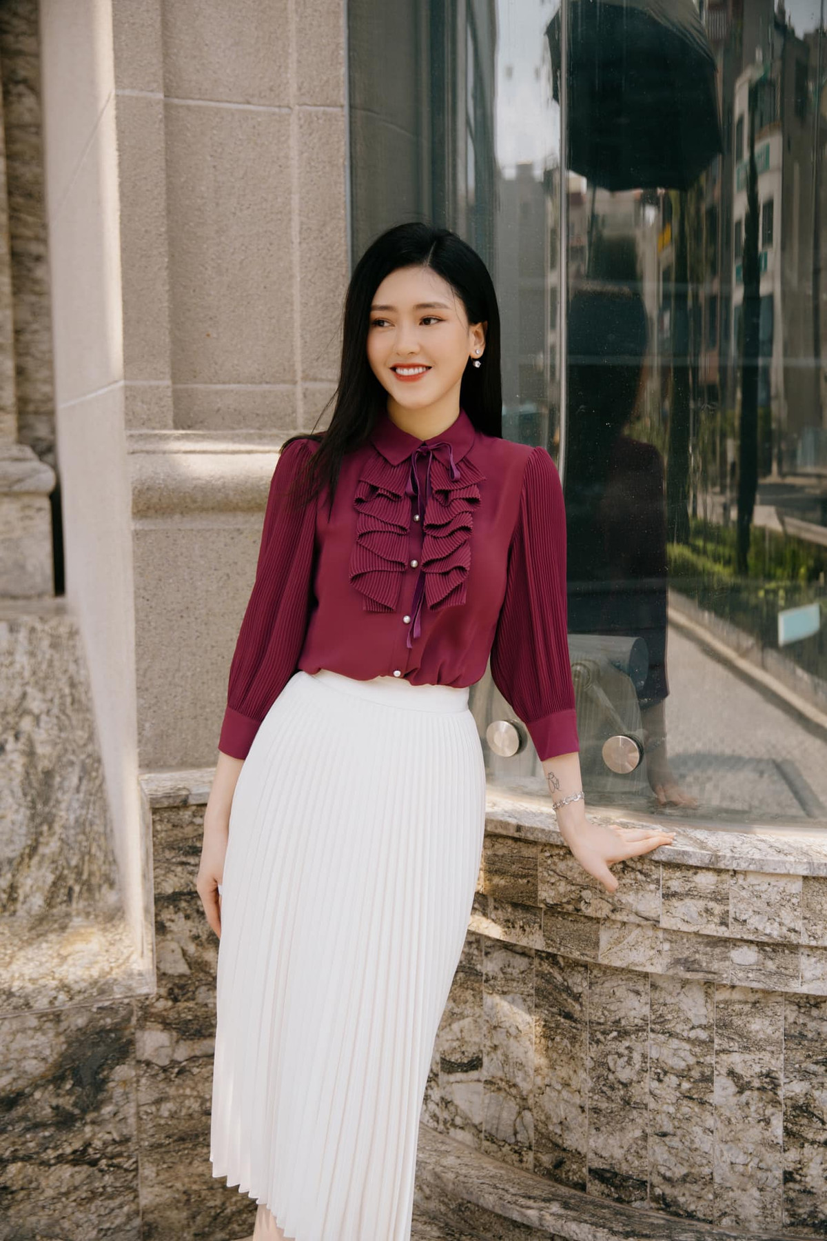 Việt Hà được nhiều khán giả dành tình cảm nhờ gương mặt khả ái, dễ thương cùng lối dẫn nhẹ nhàng, gần gũi.