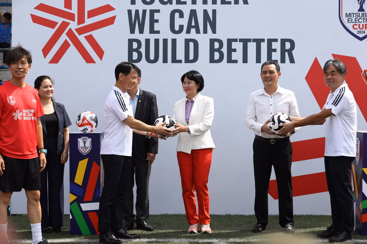 Hoi thao huan luyen bong da cho tre em tien ASEAN Cup 2024