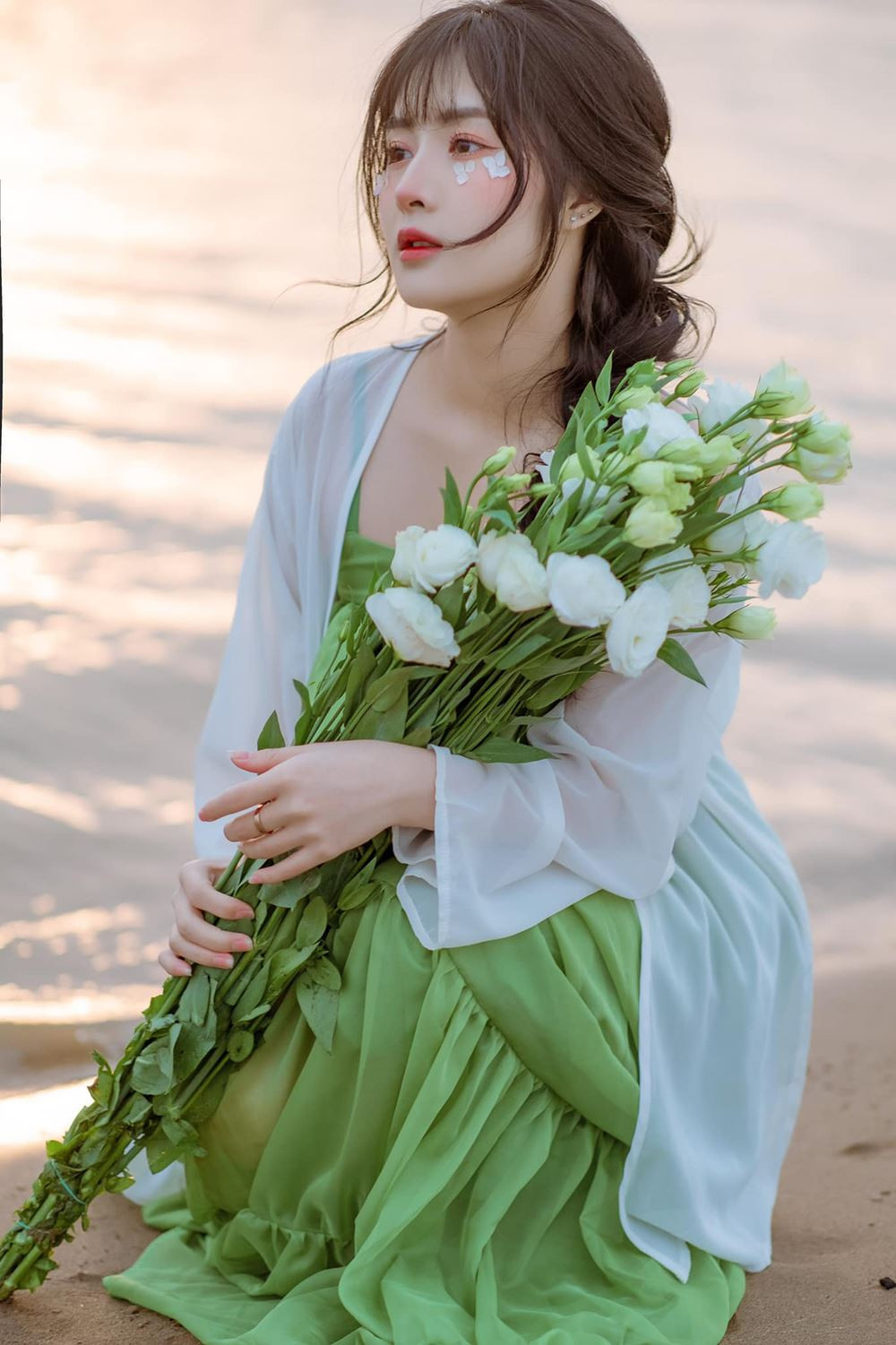 Quỳnh Alee từng chia sẻ, những lời nhận xét, đánh giá ác ý của cộng đồng mạng vừa là áp lực, cũng vừa là động lực để nữ streamer nỗ lực thay đổi hình ảnh của bản thân mình.