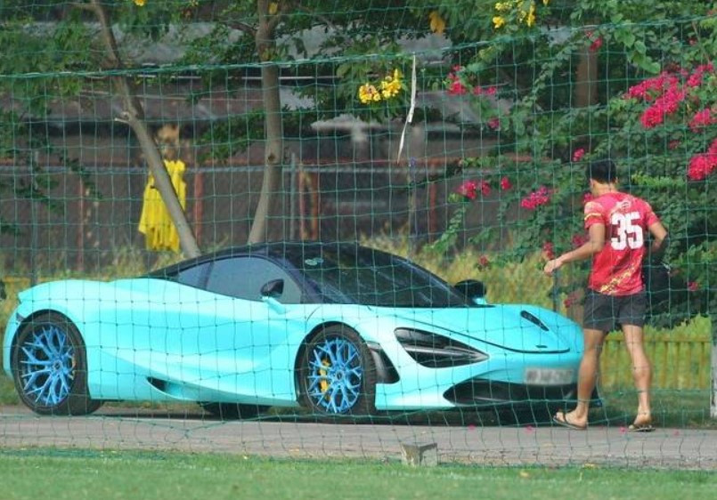 Cách đây chưa lâu, thông tin thủ môn đội tuyển Việt Nam - Bùi Tiến Dũng bán xế hộp để trả nợ gây xôn xao mạng xã hội.