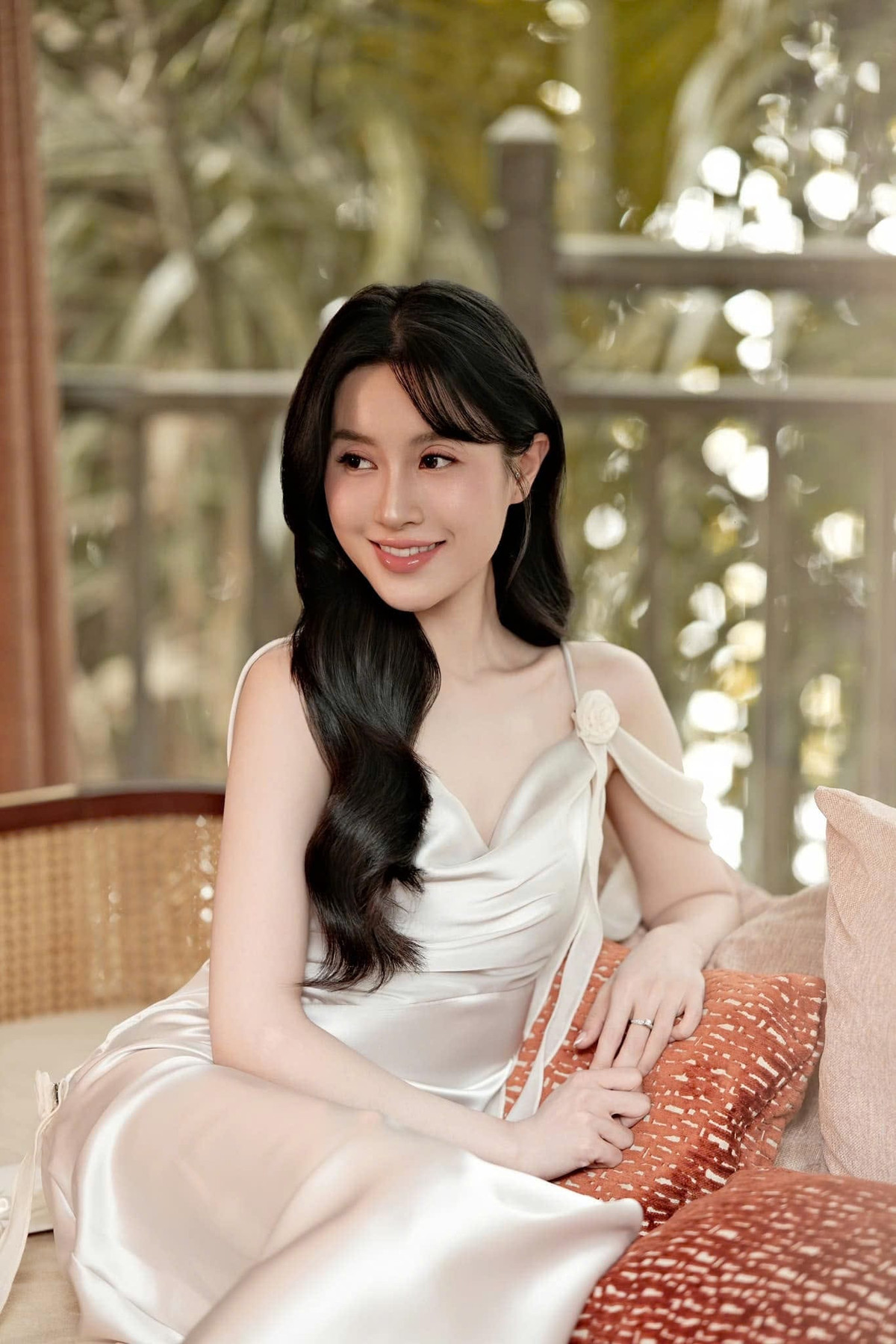 Trong thời đại mà mọi hành động của người nổi tiếng dễ dàng trở thành đề tài bàn tán, hạn chế bình luận giúp Thu Trang tránh những ý kiến tiêu cực, bảo vệ bản thân khỏi áp lực dư luận không cần thiết.