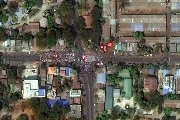 Hinh anh bieu tinh o Myanmar nhin tu ve tinh-Hinh-3