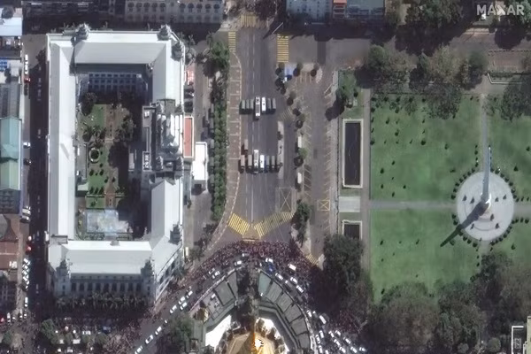 Hinh anh bieu tinh o Myanmar nhin tu ve tinh-Hinh-6