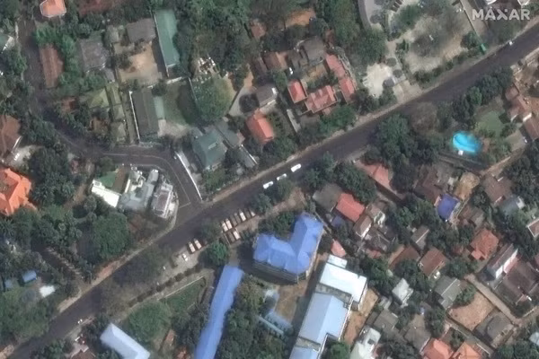 Hinh anh bieu tinh o Myanmar nhin tu ve tinh-Hinh-4