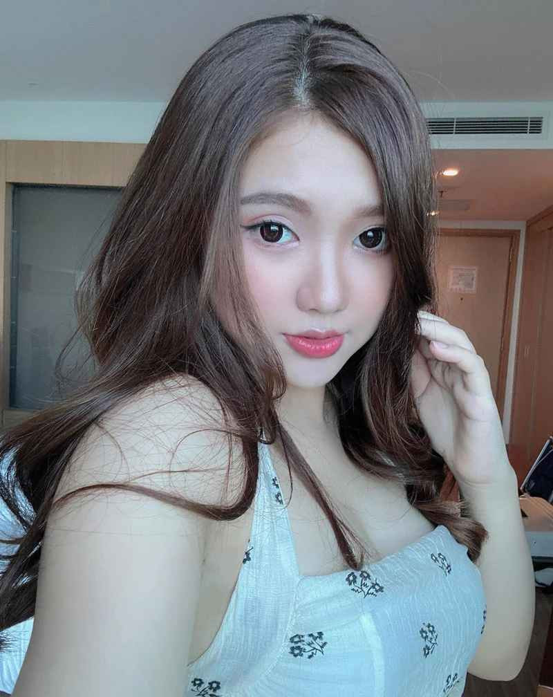 Tuy khá thành công với công việc streamer, nhưng Thanh Nhung cho biết cô nàng vẫn xác định theo đuổi lĩnh vực kinh doanh trong tương lai. Ở thời điểm hiện tại cô nàng tập trung phần lớn thời gian cho việc học, trau dồi kiến thức và kỹ năng để hiện thực hóa giấc mơ trở thành doanh nhân.