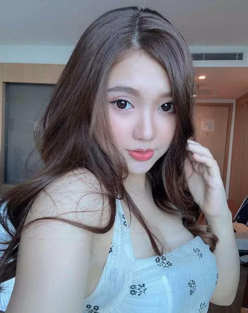 Tuy khá thành công với công việc streamer, nhưng Thanh Nhung cho biết cô nàng vẫn xác định theo đuổi lĩnh vực kinh doanh trong tương lai. Ở thời điểm hiện tại cô nàng tập trung phần lớn thời gian cho việc học, trau dồi kiến thức và kỹ năng để hiện thực hóa giấc mơ trở thành doanh nhân.