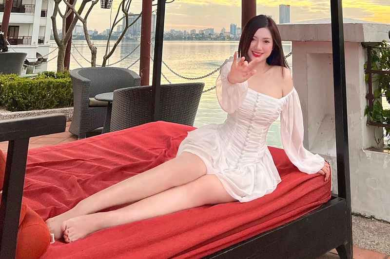 Sở thích của Thanh Nhung là du lịch và kinh doanh. Ước mơ của hot girl 10x là trở thành doanh nhân trong tương lai.