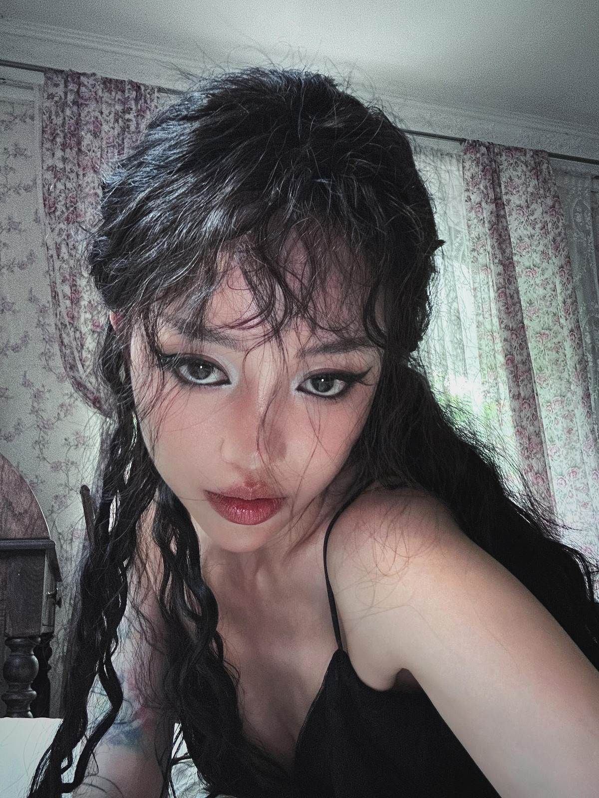 Được biết, mối quan hệ tình cảm của Linh Ngọc Đàm và MisThy kéo dài không lâu, cặp đôi chia tay vì gia đình ngăn cản.