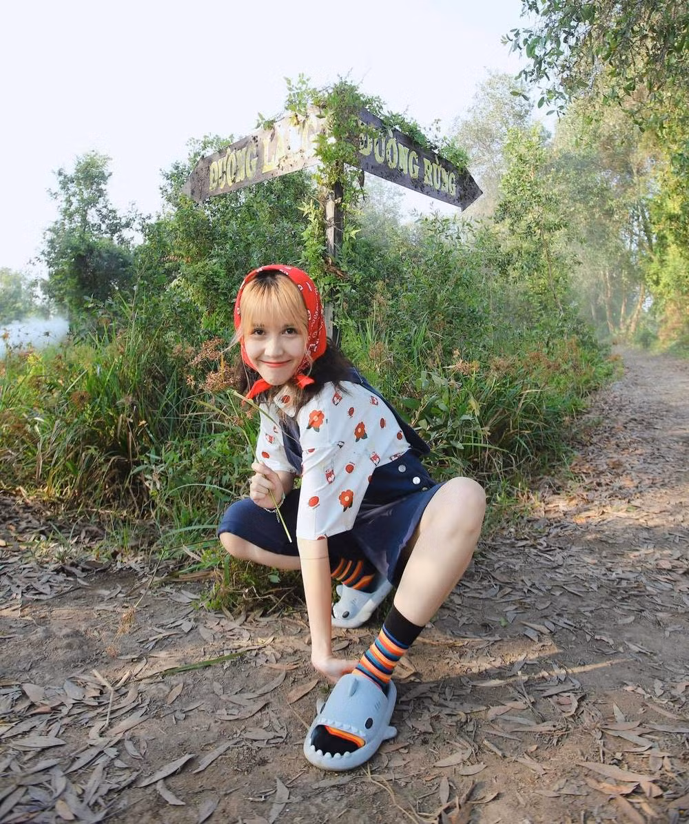 Thậm chí còn có nhiều fan khẳng định suýt nữa thì không nhận ra “anh Hậu” thường ngày.