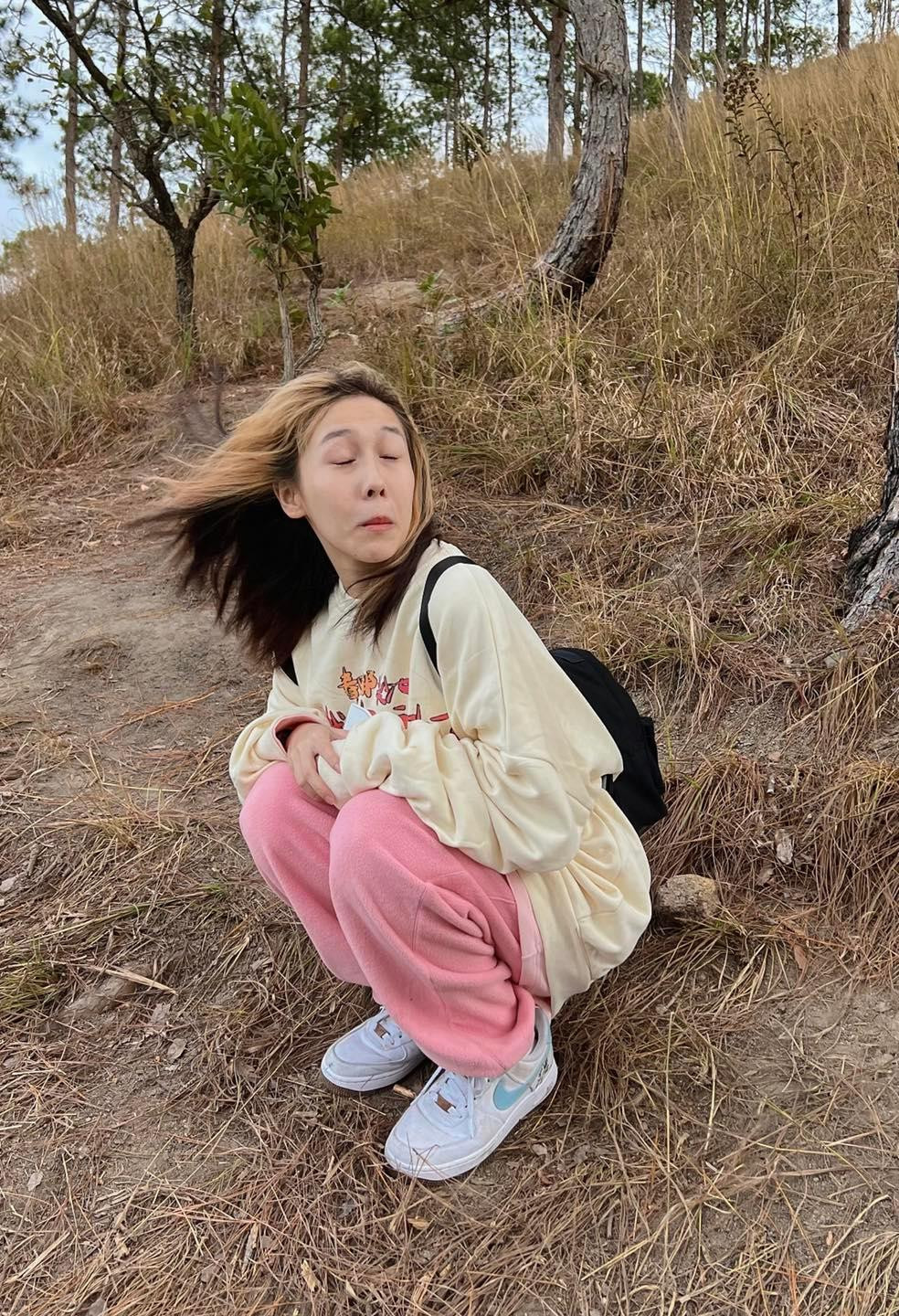 Không chỉ vậy, "thánh nữ nhạc chế" còn có những biểu cảm và động tác cực kỳ quyến rũ.