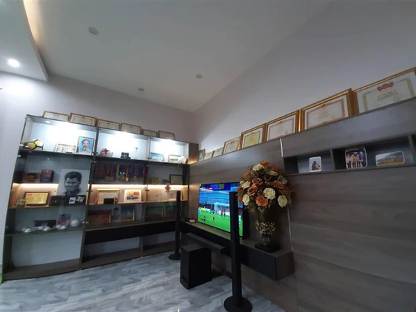 Ở kỳ chuyển nhượng 2022, Hà Đức Chinh bất ngờ chia tay SHB Đà Nẵng chuyển sang thi đấu, ký hợp đồng 3 năm với câu lạc bộ Topenland Bình Định. Thông tin này ngay khi được đưa lên đã khiến rất nhiều người không ngờ tới và gửi lời chúc may mắn cho lựa chọn mới của chàng trai trẻ.