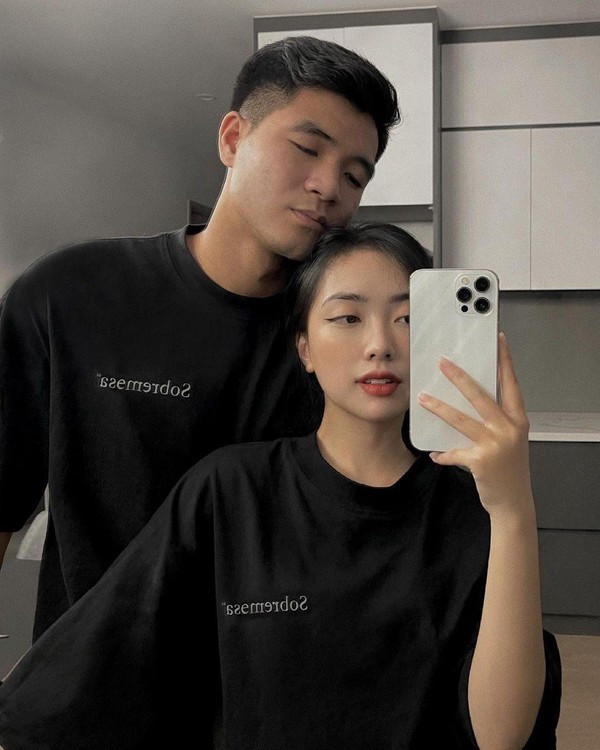 Với những ai theo dõi Hà Đức Chinh thường xuyên có lẽ đều biết bạn gái Đức Chinh chính là Mai Hà Trang, anh chàng công khai trên mạng xã hội từ tháng 4/2019. Cặp đôi được cộng đồng mạng đánh giá là trai tài gái sắc, cực kỳ xứng đôi.