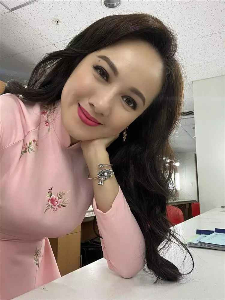 Mới nhất trên trang cá nhân, BTV VTV chơi lớn show cận mặt của bản thân.