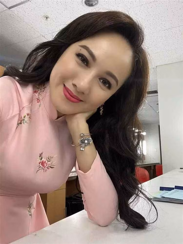 Mới nhất trên trang cá nhân, BTV VTV chơi lớn show cận mặt của bản thân.