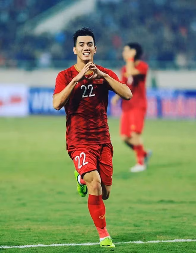 Nói đi thì phải nói lại, Tiến Linh hiện tại đã dậy thì thành công ngút trời.