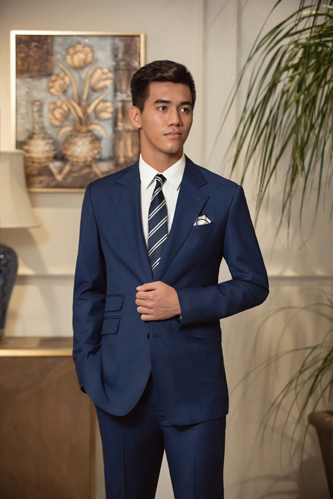 Gu ăn mặc của Tiến Linh ngày càng chuẩn chỉnh, trông phong độ hơn hẳn.