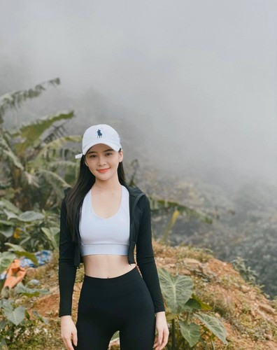 Thảo Nguyên từng khiến nhiều cô gái ghen tị với những bức ảnh chụp chung cùng Công Phượng và Xuân Trường. Từ đó đã phát sinh ra vô số đồn đoán về mối quan hệ giữa Nguyên với các ngôi sao bóng đá. Nhưng trong mắt cô sinh viên RMIT, tất cả xem ra mới dừng lại ở mức thần tượng.