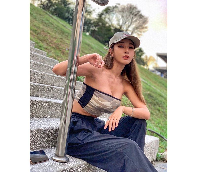 Với lợi thế về hình thể, Siena bắt đầu lấn sân sang lĩnh vực thời trang và được biết đến nhiều hơn cả khi làm người mẫu nội y, đóng quảng cáo.