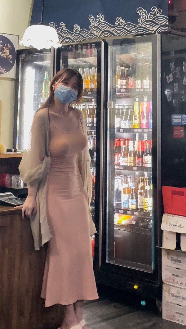 Vòng 1 "khủng" của Dật Nhu cũng là điểm mạnh trên cơ thể cô, cô nàng có thể thoải mái diện mọi trang phục gợi cảm mà mình mong muốn.