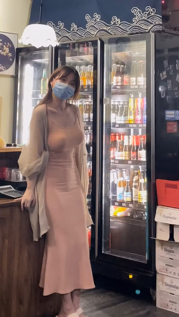 Vòng 1 "khủng" của Dật Nhu cũng là điểm mạnh trên cơ thể cô, cô nàng có thể thoải mái diện mọi trang phục gợi cảm mà mình mong muốn.