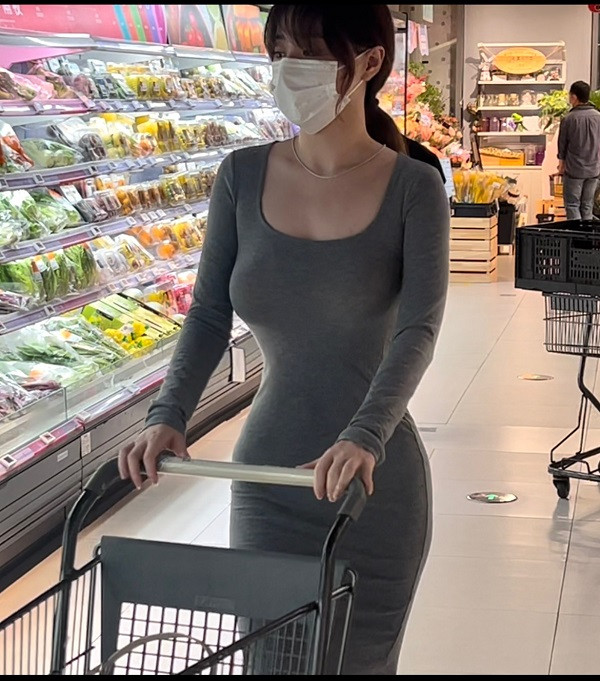 Dật Nhu là một trong những hot girl mới nổi được đông đảo người dân xứ tỷ dân quan tâm, chú ý.