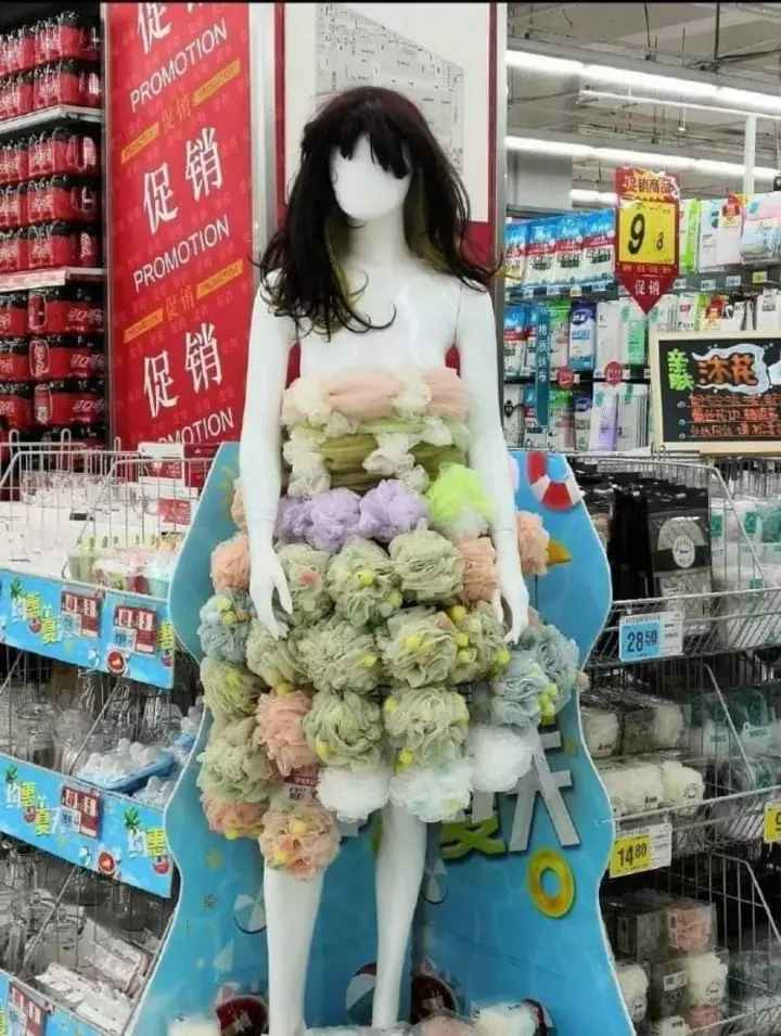 Mặc dù không thời trang lắm nhưng cũng thành công trong việc thu hút ánh nhìn.