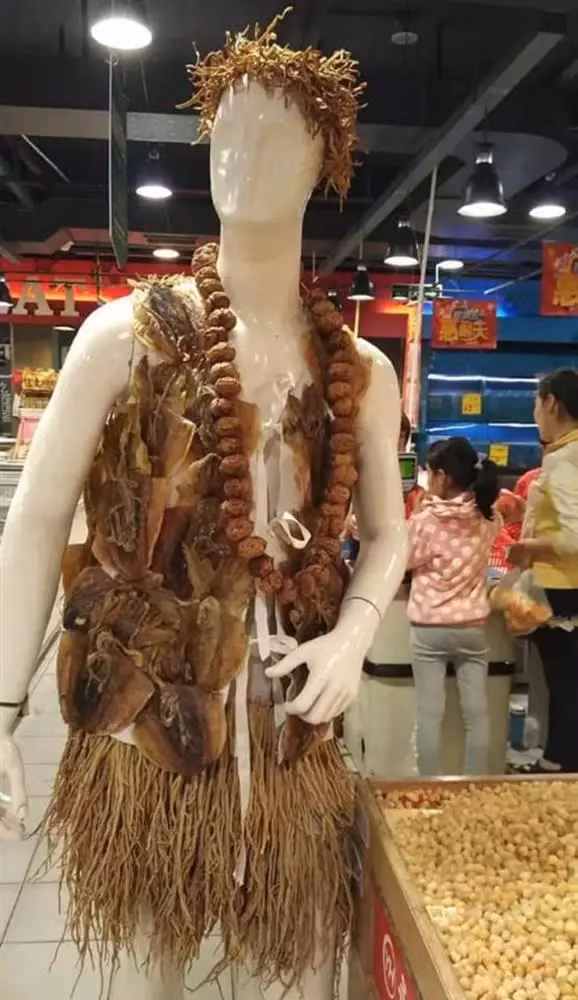 Trông rất gì và này nọ với bộ thời trang toàn thực phẩm.