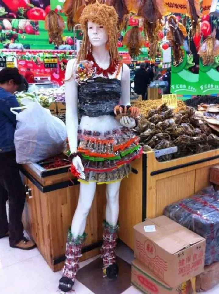 Bánh kẹo, đồ khô... ở đây em bán tất!