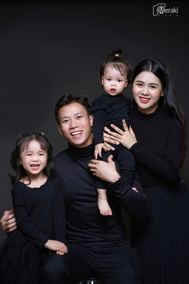 "Cháu lớn nhà tôi, dễ thương, mỏ hơi hỗn nhưng được cái hay dỗi", Quế Ngọc Hải viết. Đây đều là những nhận xét rất hài hước của trung vệ tuyển Việt Nam. Anh còn dùng tiếng lóng mà giới trẻ hiện tại thường dùng.