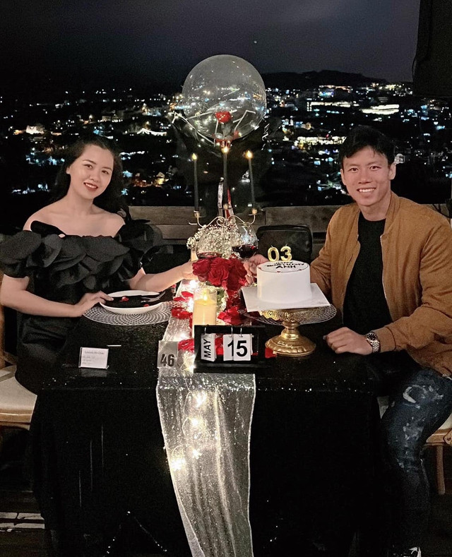 Cặp đôi bén duyên từ một lần Quế Ngọc Hải tình cờ tới Đại học Vinh tham dự cuộc thi hoa khôi.