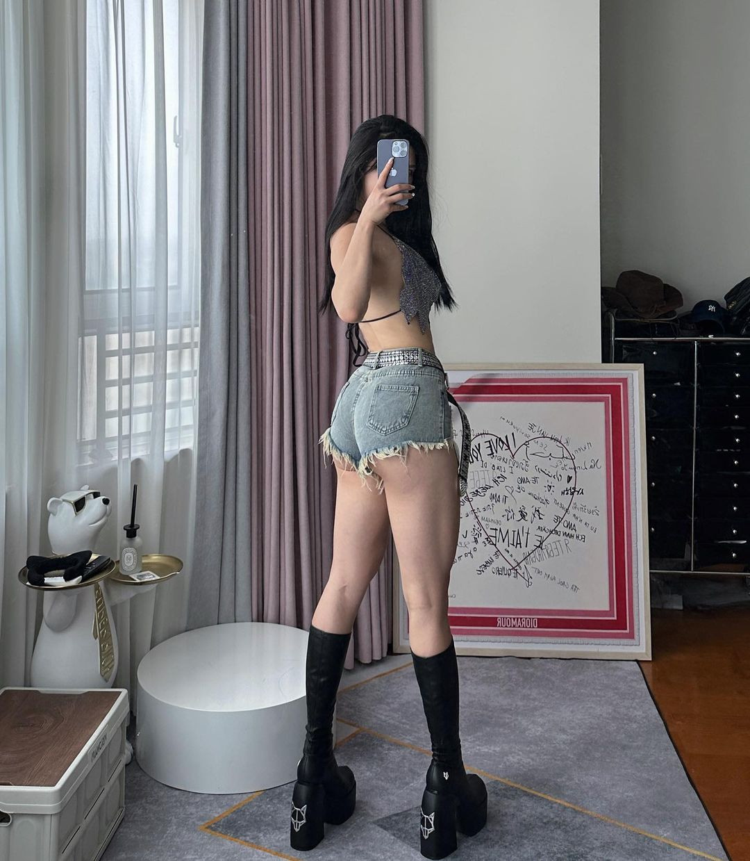 Người đẹp chăm chỉ tập luyện để có body đẹp.