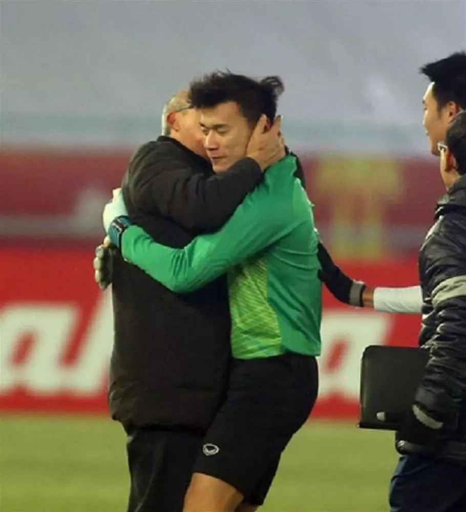 Điều này đồng nghĩa, AFF Cup 2022 sẽ là giải đấu cuối cùng của ông Park Hang Seo trên cương vị HLV trưởng đội tuyển Việt Nam. Thông tin trên khiến người hâm mộ HLV người Hàn Quốc những năm qua vô cùng tiếc nuối.