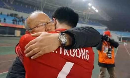 Dẫu cho kết quả có ra sao, tôi vẫn có thể hoàn thành tốt nhiệm vụ và trách nhiệm của mình nhờ vào sự hỗ trợ, ủng hộ liên tục từ các cầu thủ, lãnh đạo và cán bộ nhân viên VFF cũng như người dân Việt Nam. Đây là một hành trình đáng nhớ và cũng rất thú vị”, ông thầy người Hàn Quốc nói thêm.