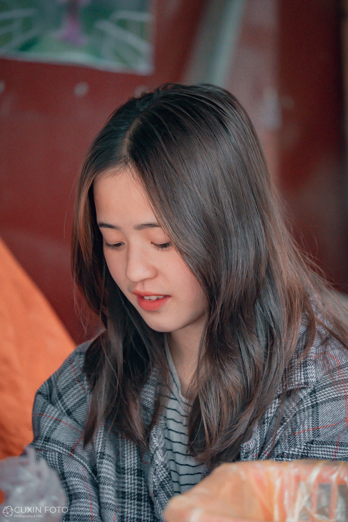 Trước đây vào năm 2018, Vàng Thị Sinh từng rất nổi tiếng với cộng đồng yêu phượt, sau video đang ngồi bán lê, được một du khách quay và đăng tải trên mạng.