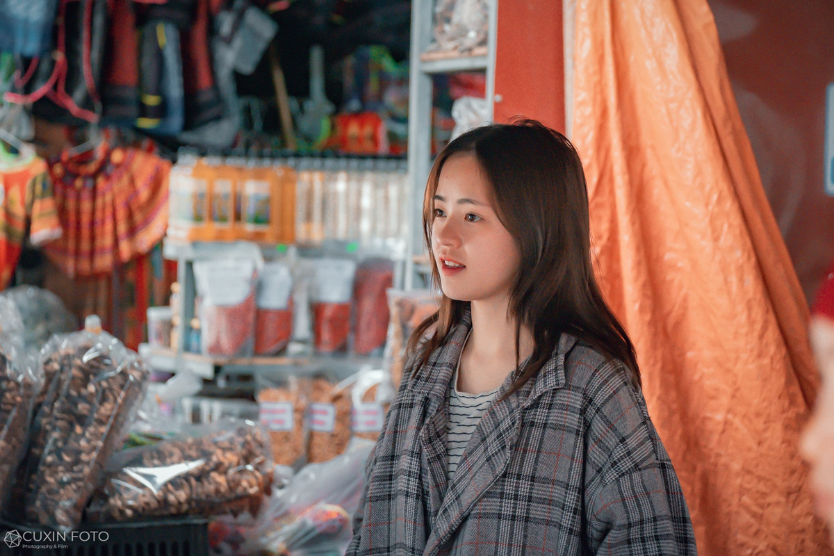 Tuy nhiên, sự nổi tiếng cũng khiến Vàng Thị Sinh gặp phiền toái như nhiều người nhắn tin, theo dõi trên Facebook khiến cô bị kẻ gian lấy mất tài khoản.