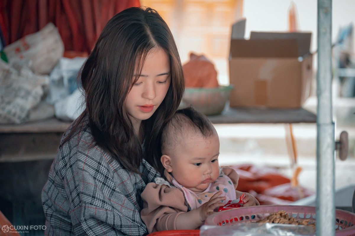 Vàng Thị Sinh, 18 tuổi, người dân tộc H'Mông, ở huyện Đồng Văn (Hà Giang).