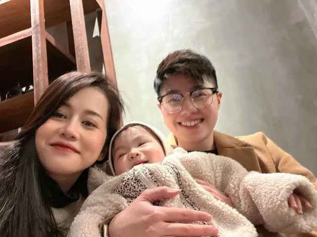 Sau một thời gian trở về Mỹ và nối lại tình xưa với người chồng đồng giới Alex, An Nguy khiến nhiều người bất ngờ khi thông báo đang mang bầu.