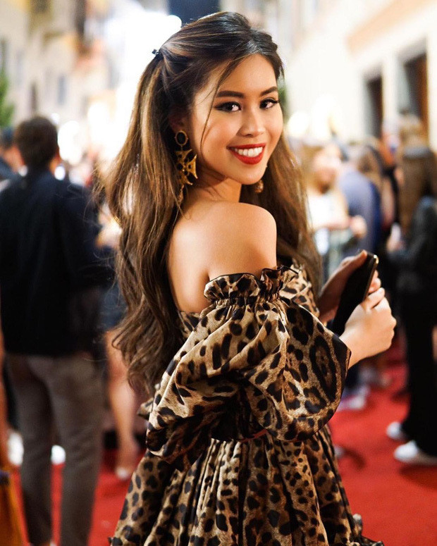 Làn da nâu khỏe khoắn, nụ cười tươi và vóc dáng cực chuẩn, Tiên Nguyễn luôn biết cách gây chú ý mỗi khi xuất hiện.