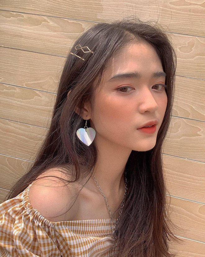 Dù không tham gia vào nghệ thuật nhưng trên Instagram, cô bạn cũng có hơn 72.000 người theo dõi nhờ những hình ảnh khoe vẻ đẹp hút mắt.