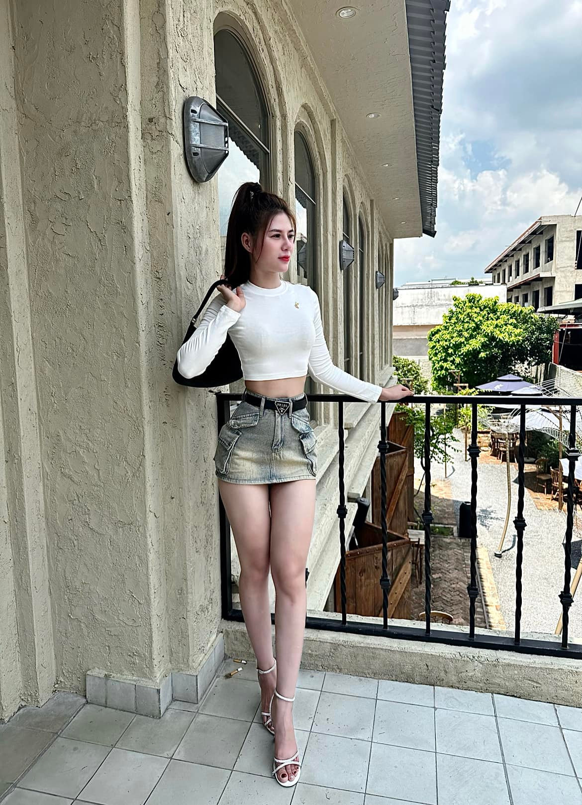 “Công việc này không gò bó, hơn nữa thoải mái thời gian, thu nhập cũng không đến nỗi tệ nên hai chị em vẫn muốn gắn bó. Nghề nào cũng vậy, miễn kiếm ra đồng tiền, vất vả mấy cũng gắng chịu”, Vy bộc bạch.