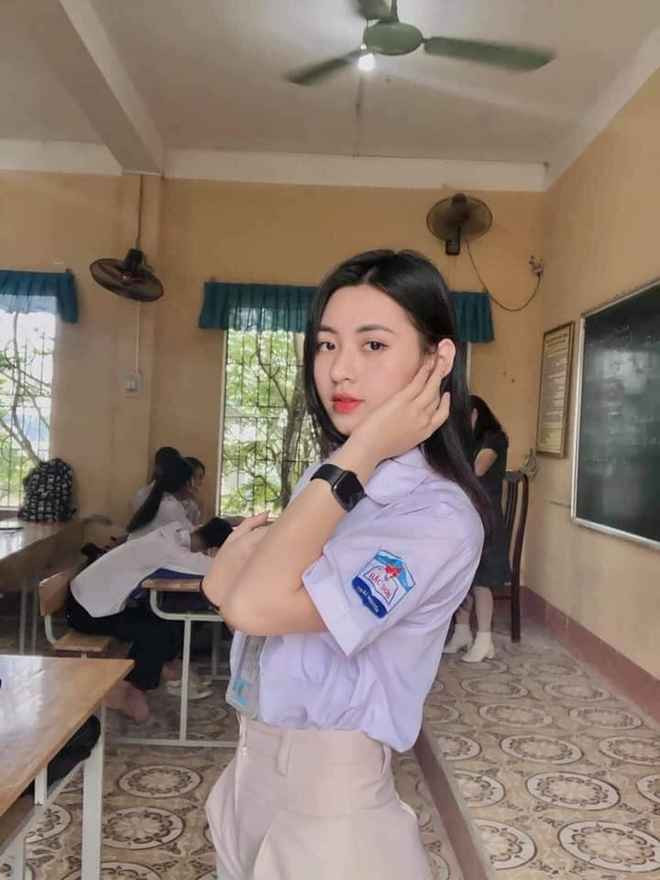 Thanh Thư hào hứng nói: "Là sinh viên năm nhất, do dịch COVID-19 nên suốt nửa học kỳ chúng em chỉ học online, chưa có điều kiện tham gia các hoạt động xã hội. Đây là lần đầu tiên em tham gia hoạt động tình nguyện và còn là sự kiện thể thao lớn nên cảm giác vô cùng hồi hộp và tự hào".